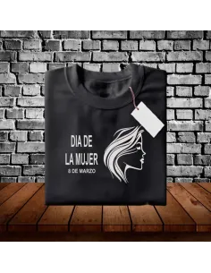 Camiseta Día de la Mujer con diseño feminista y mensaje de empoderamiento. 2