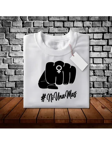 Camiseta Día de la Mujer con diseño feminista y mensaje de empoderamiento.