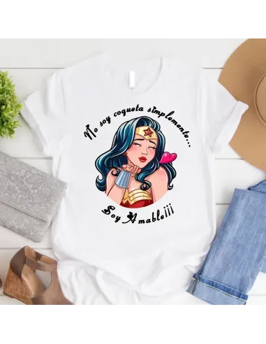 Camiseta Mujer Maravilla con frases divertidas, perfecta para mujeres empoderadas.