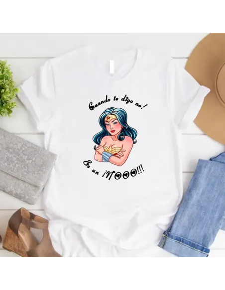 Camiseta Mujer Maravilla con frases divertidas, perfecta para mujeres empoderadas.