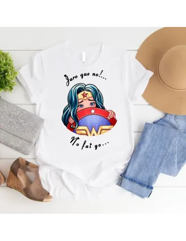 Camiseta Mujer Maravilla con frases divertidas, perfecta para mujeres empoderadas.