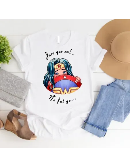 Camiseta Mujer Maravilla con frases divertidas, perfecta para mujeres empoderadas.
