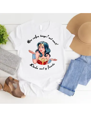 Camiseta Mujer Maravilla con frases divertidas, perfecta para mujeres empoderadas.