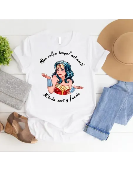 Camiseta Mujer Maravilla con frases divertidas, perfecta para mujeres empoderadas.