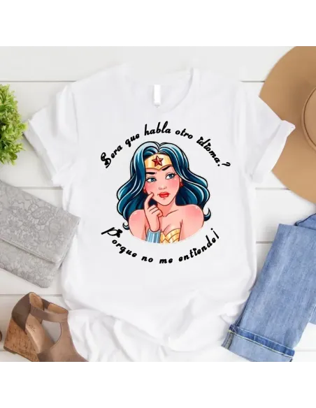 Camiseta Mujer Maravilla con frases divertidas, perfecta para mujeres empoderadas.