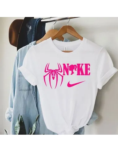 Camiseta Barbie Pink - Moda y comodidad en un solo diseño.