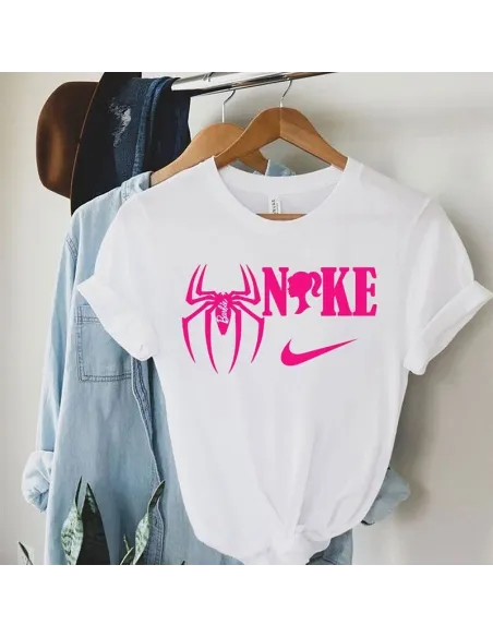 Camiseta Barbie Pink - Moda y comodidad en un solo diseño.