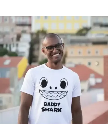 Camiseta Blanca para Hombre con Diseño Daddy Shark