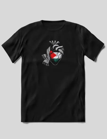 Camiseta Free Palestine con diseño de corazón palestino en el pecho