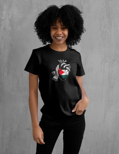Detalle del diseño DTF en la Camiseta Free Palestine