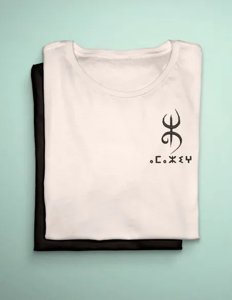 Camiseta Soy Amazigh con logo YAZ bordado (frontal)