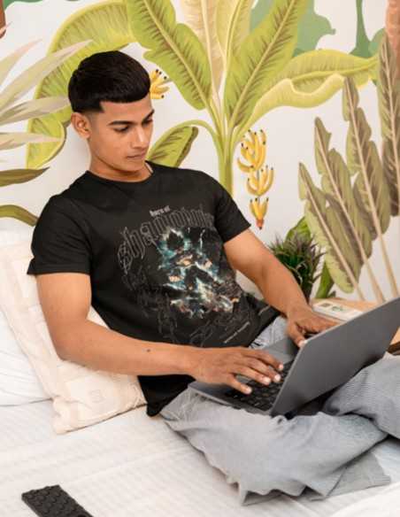 Camiseta Born of Shadows negra diseño anime